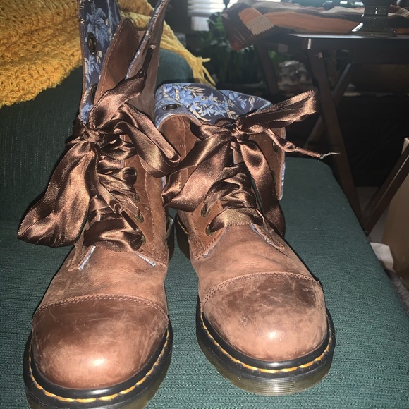 Dr. Martens Shoes - Doc Martin Triumph boots